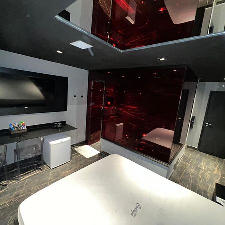 Motel Contigo กัวรูยุส ภายนอก รูปภาพ