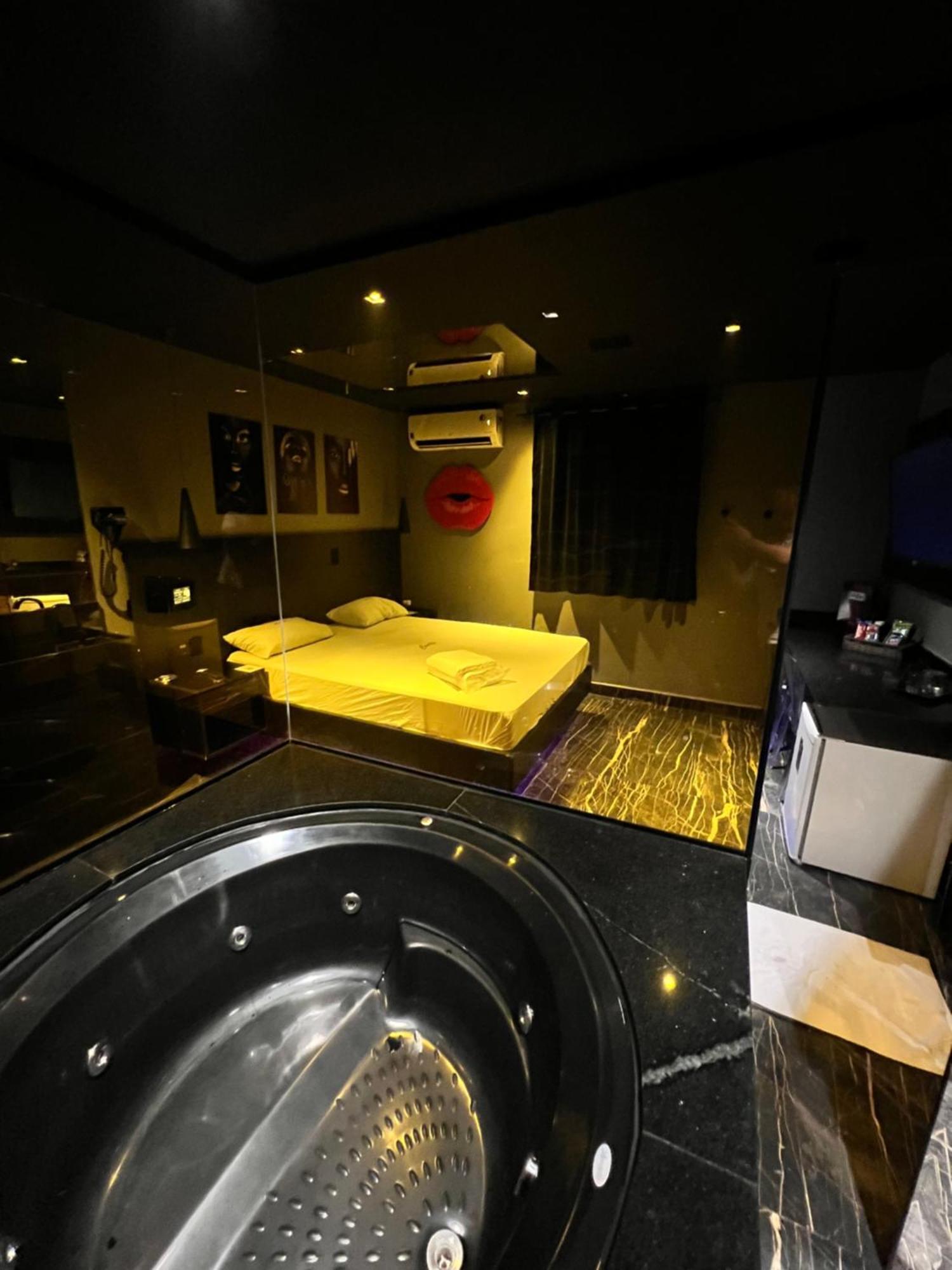 Motel Contigo กัวรูยุส ภายนอก รูปภาพ