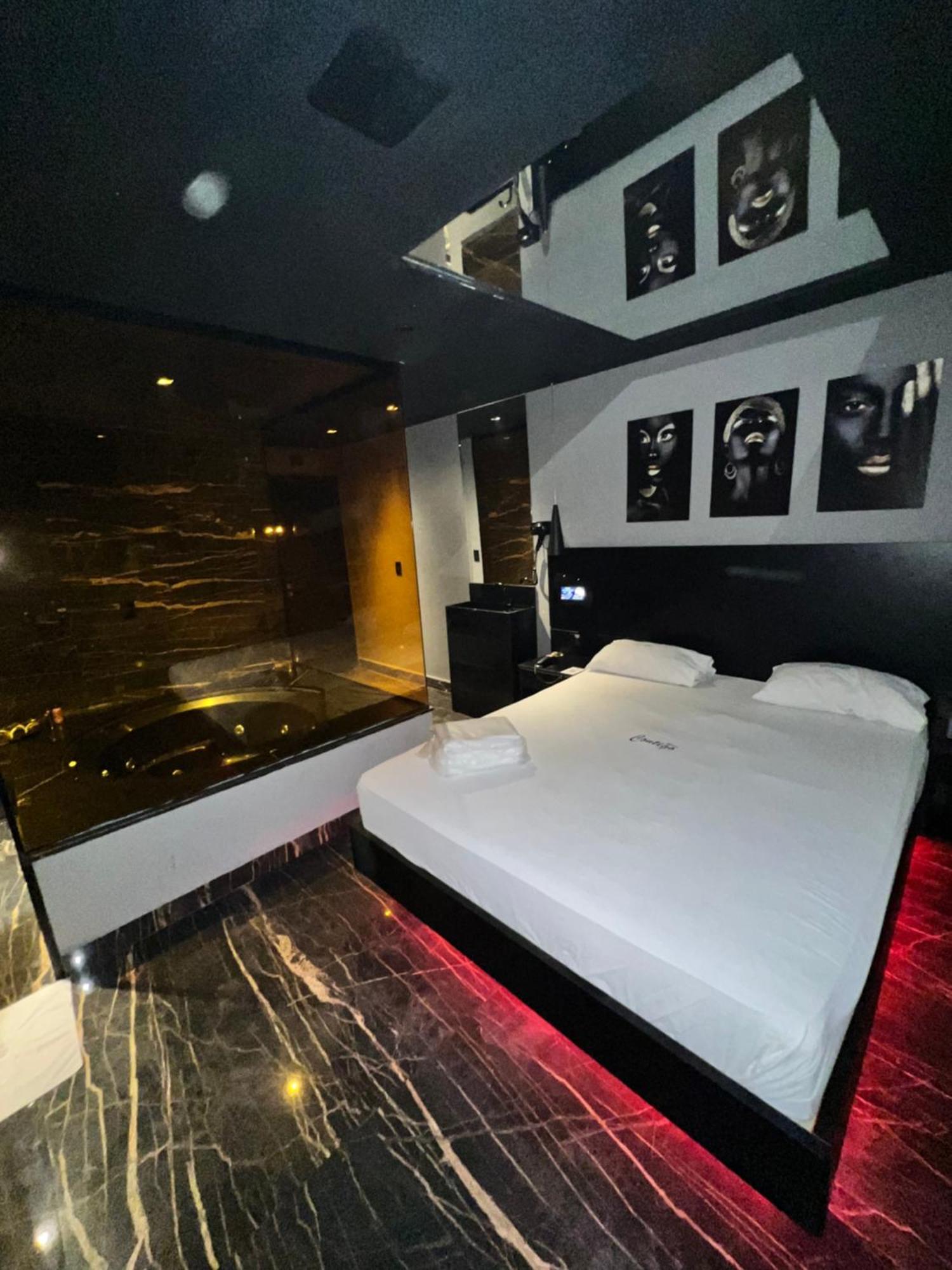 Motel Contigo กัวรูยุส ภายนอก รูปภาพ