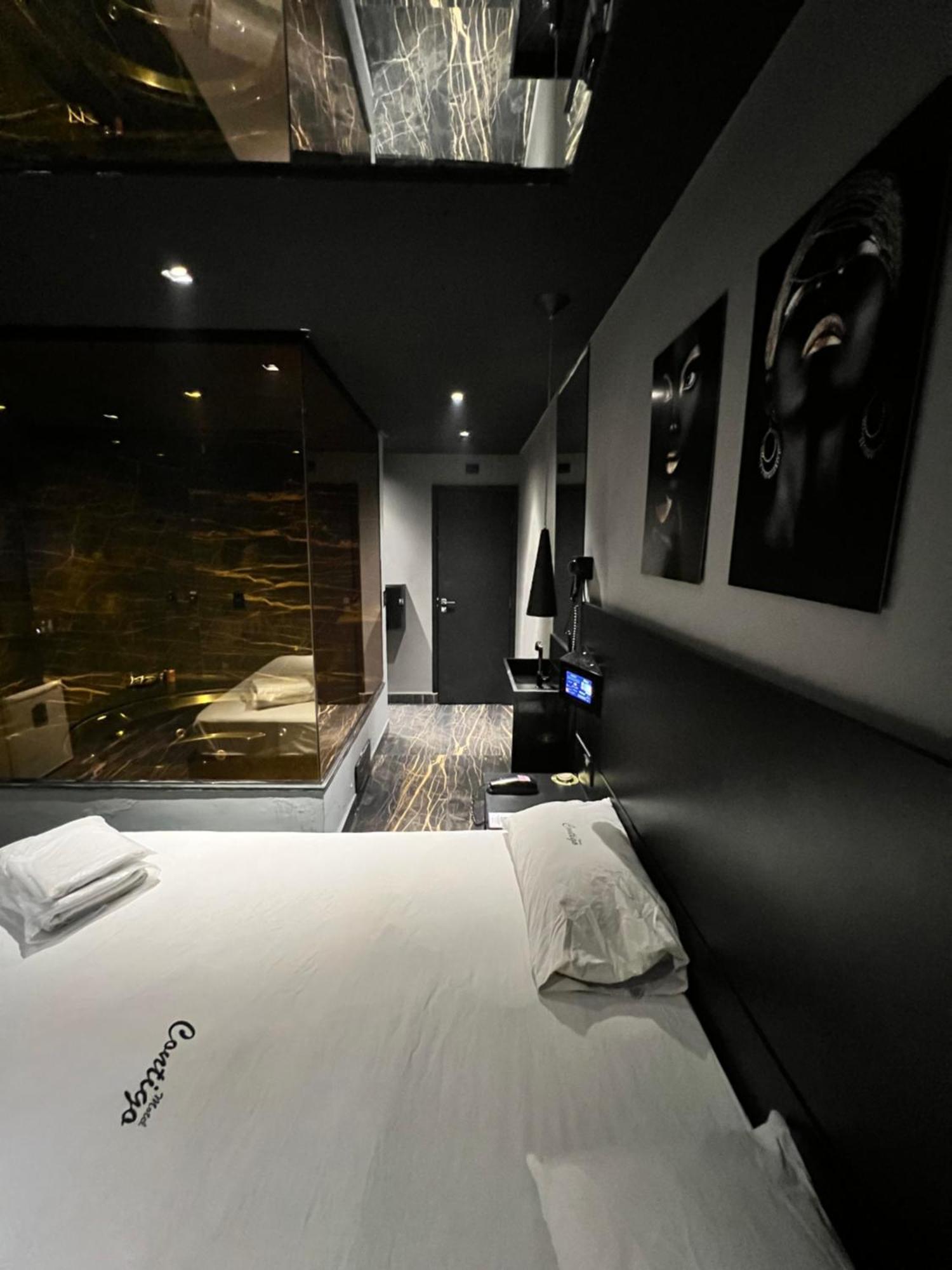 Motel Contigo กัวรูยุส ภายนอก รูปภาพ