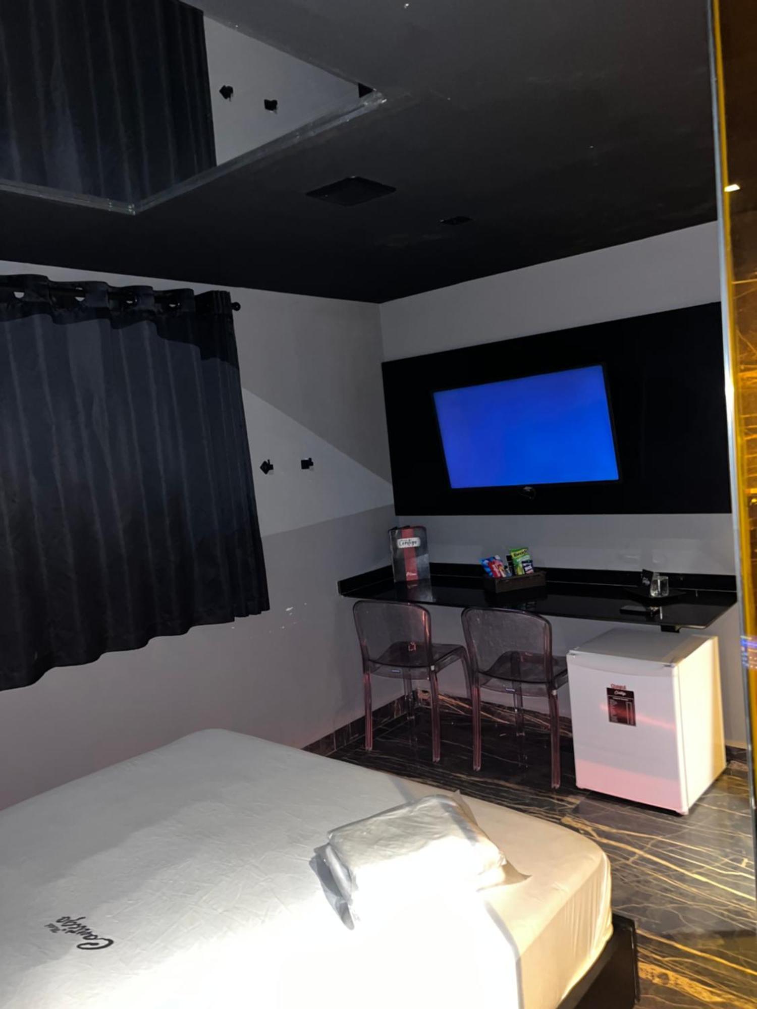 Motel Contigo กัวรูยุส ภายนอก รูปภาพ